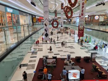 Jelang Nataru, Lippo Mall Puri Turut Ramai Pengunjung